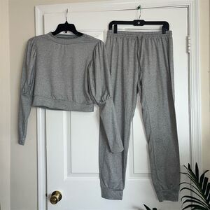 Loungewear with puffy sleeves